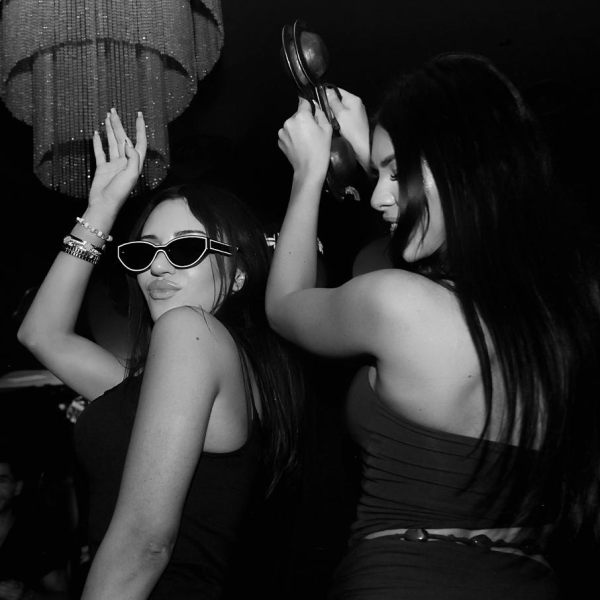 Girls dancing at the lotus club in Marrakech (1)
